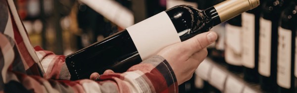 저가 와인과 가성비 와인의 차이를 살펴보는 와인 애호가